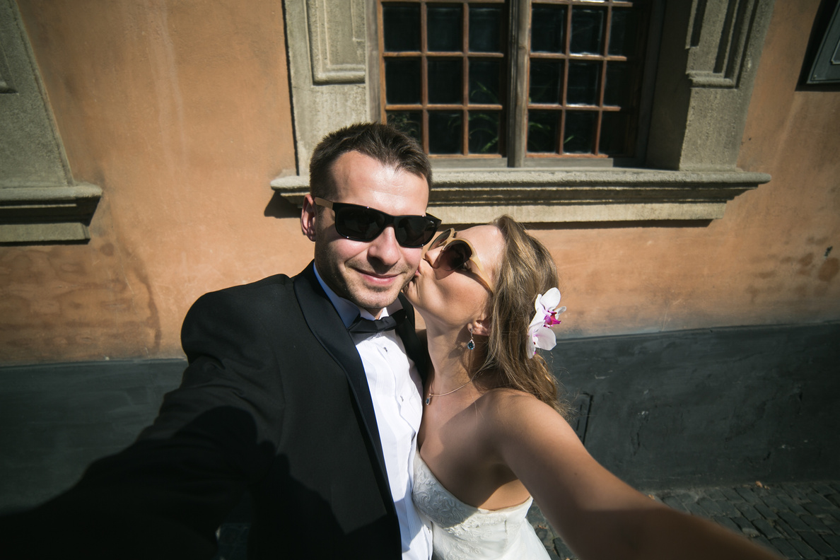 Wedding Couple with Glasses 